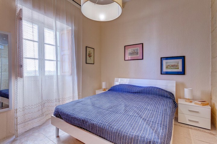 Room 2 of 39