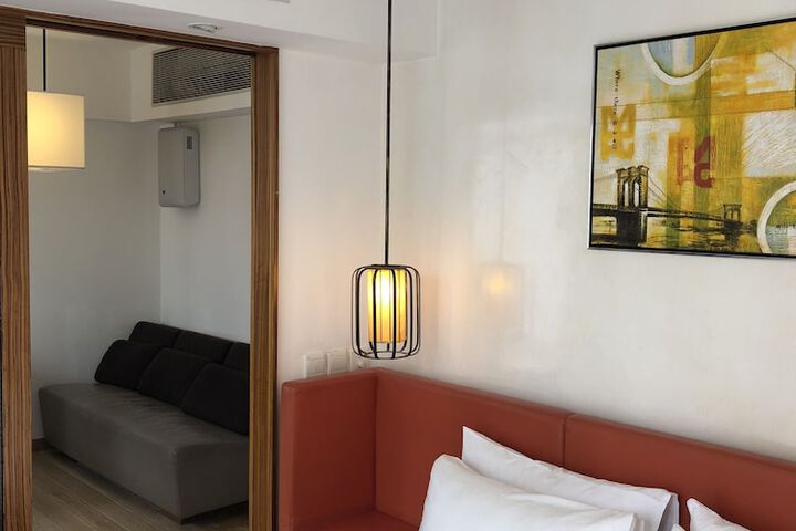 Room 11 of 34