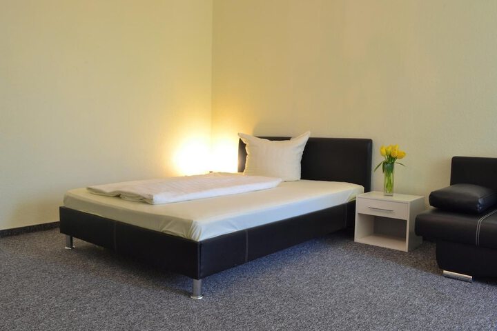 Room 12 of 32