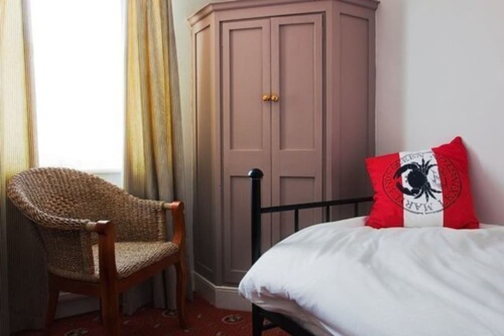 Room 25 of 68