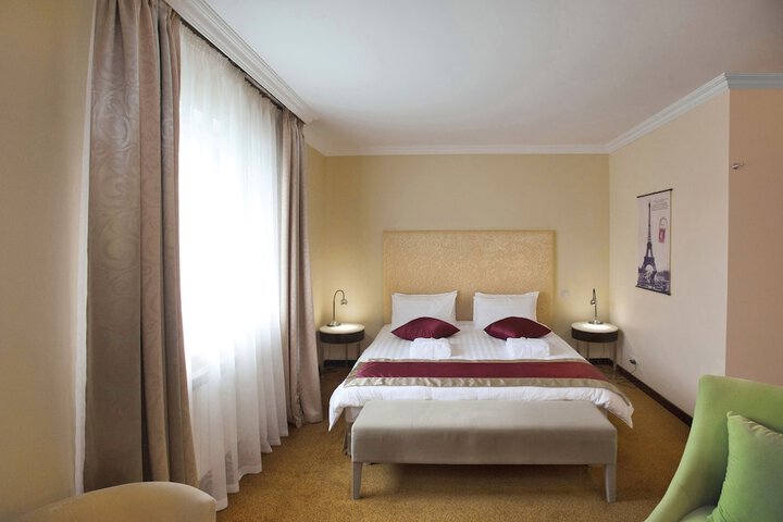 Room 9 of 44