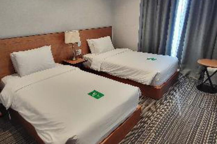 Room 10 of 26
