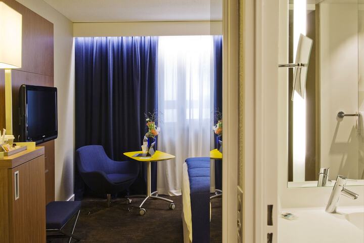 Room 10 of 69