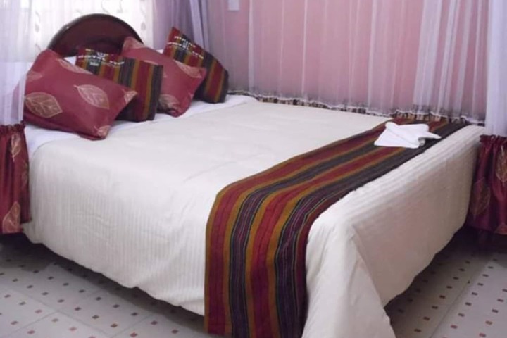 Room 5 of 12
