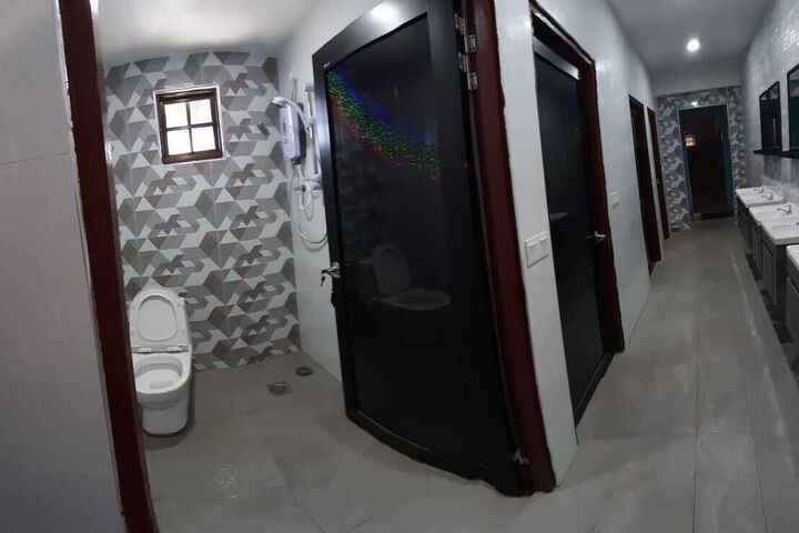 Room 4 of 41