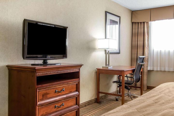1 King Bed (4 of 14)
