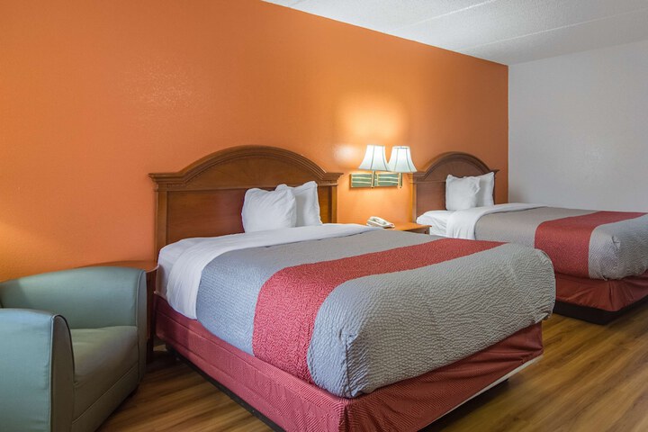 2 Double Beds (5 of 5)