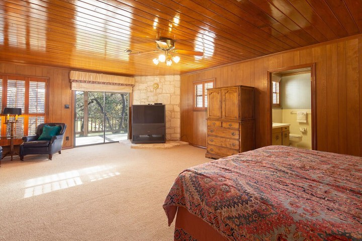 Room 3 of 33