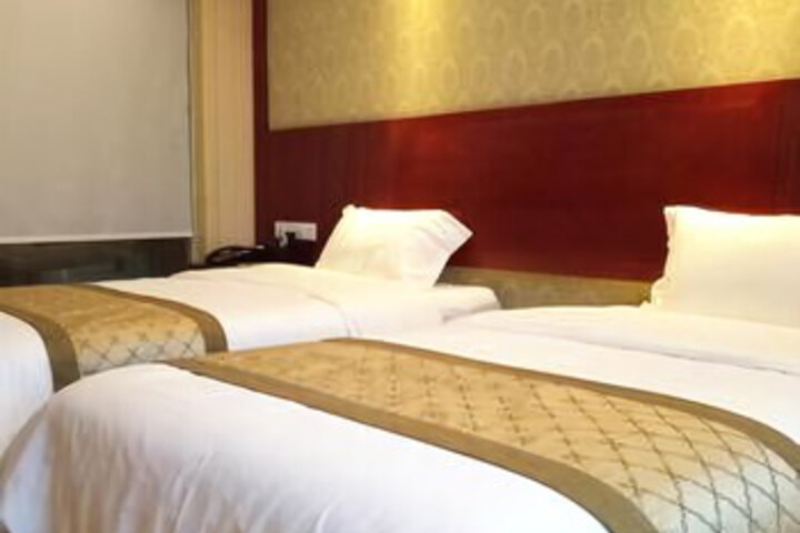 Room 4 of 8