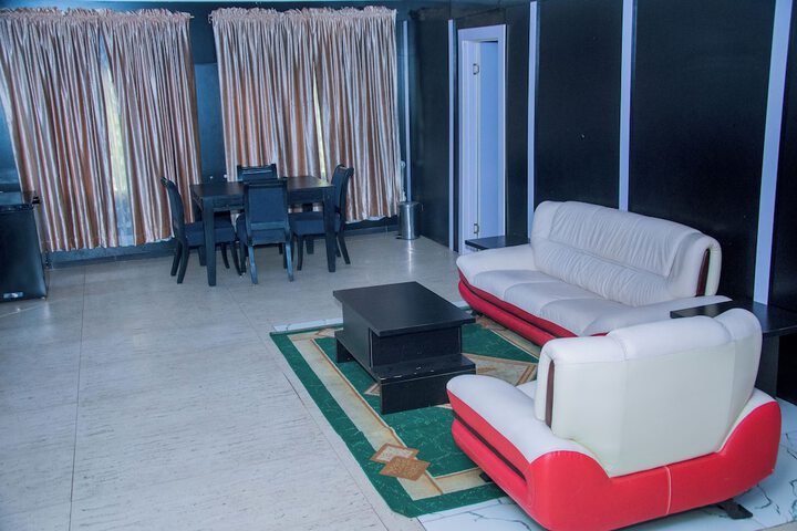 Room 15 of 32