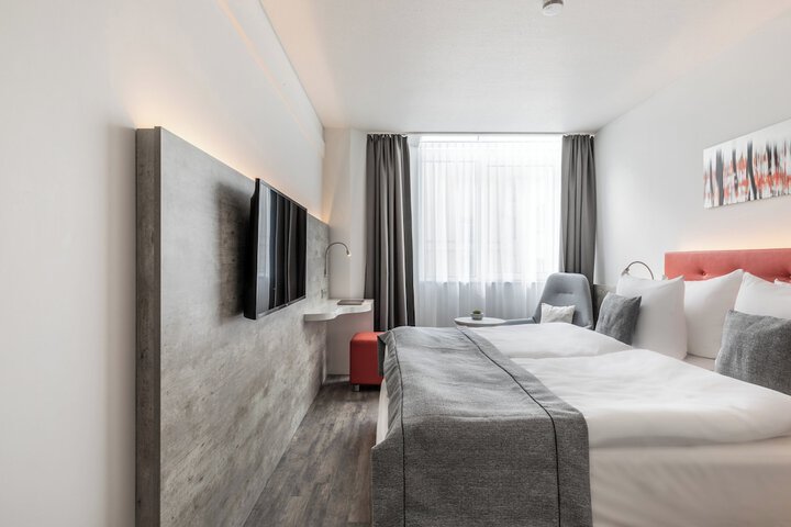Room 14 of 80