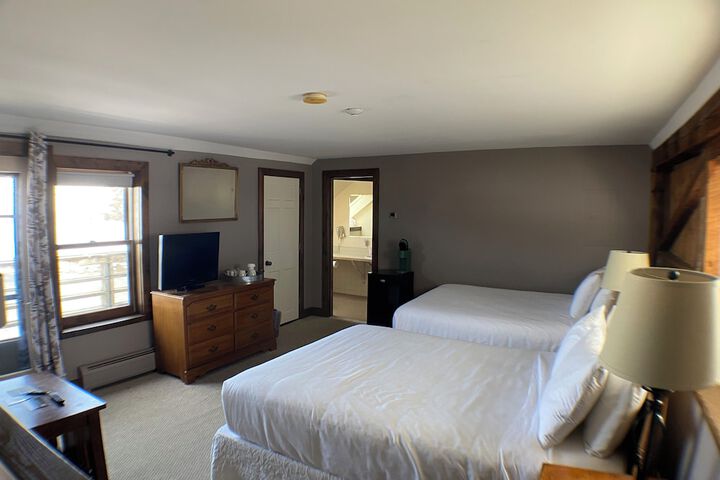 1 Queen Bed (67 of 80)