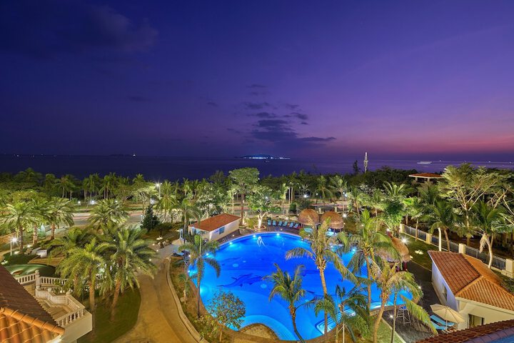 Hotel Pool
