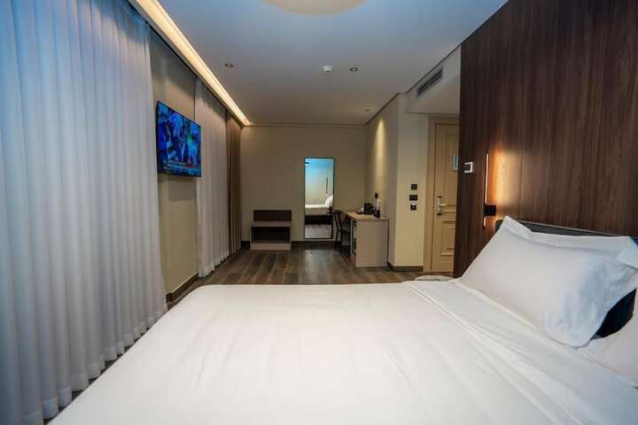 Room 31 of 77