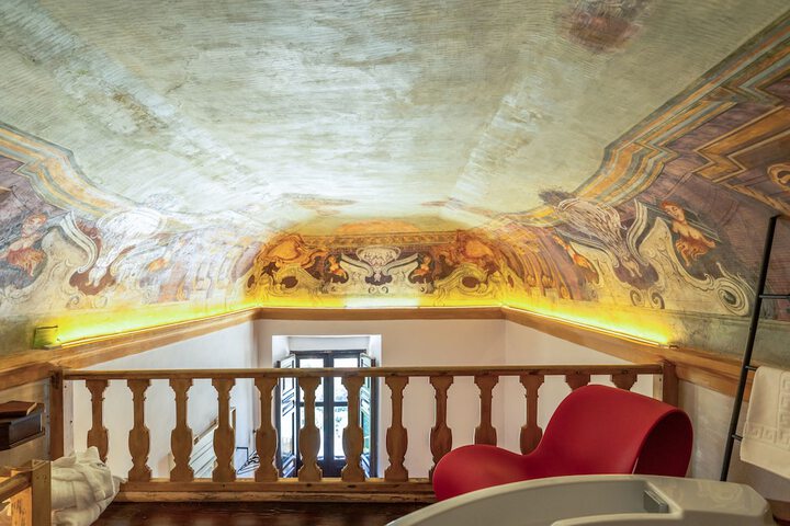 Room 27 of 183