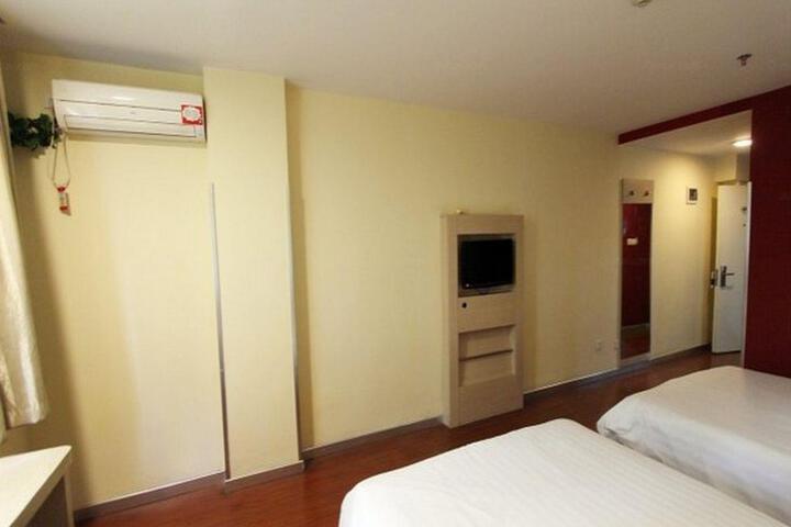 Room 2 of 10