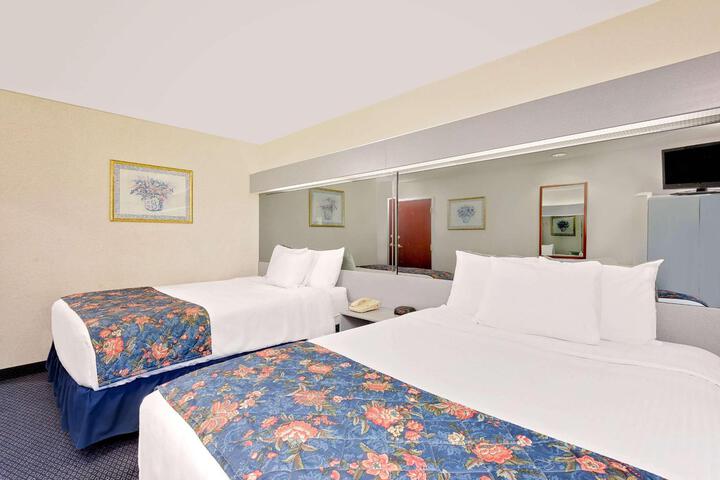 1 Queen Bed (2 of 22)