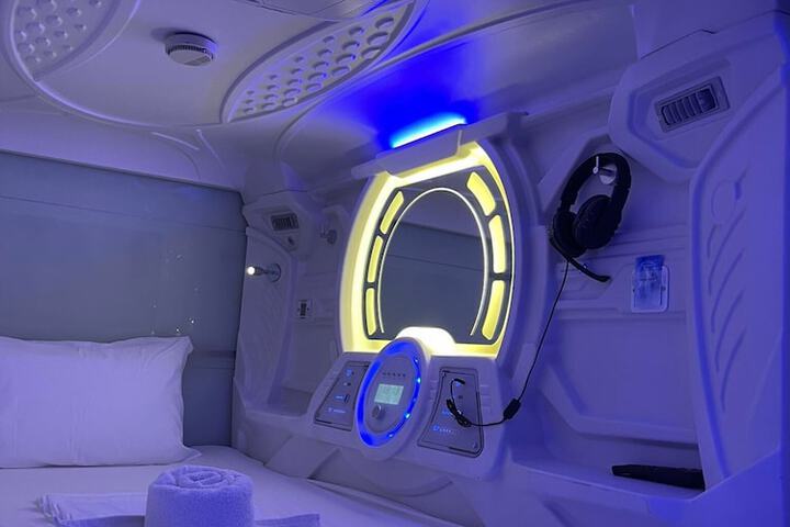 Room 6 of 17