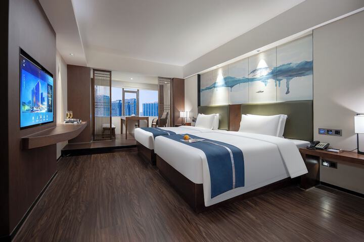 Room 10 of 31