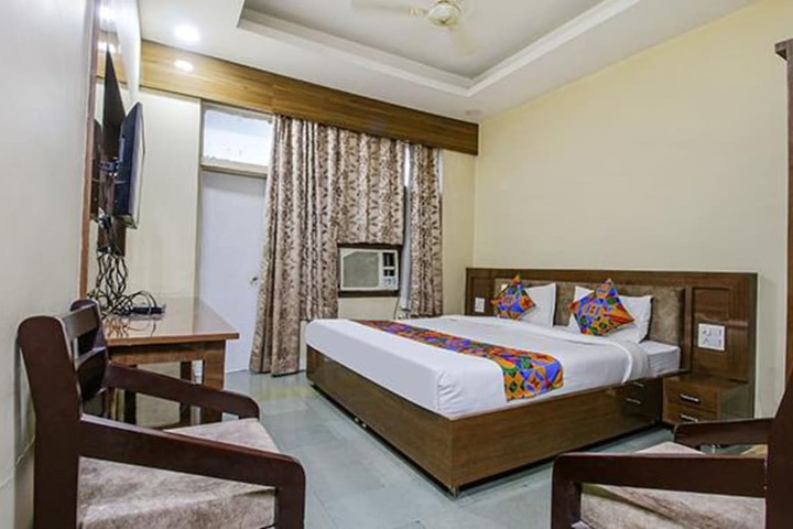 Room 16 of 40