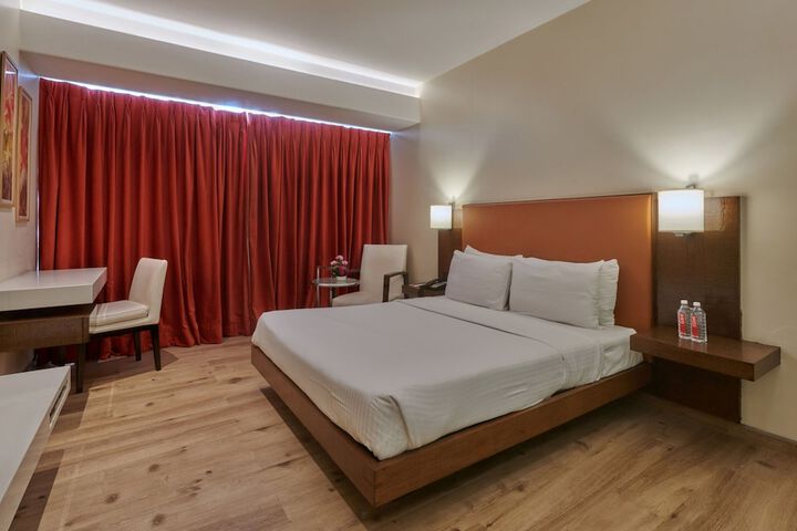 Room 14 of 33