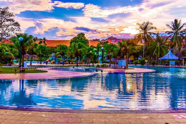 Pools & Facilities