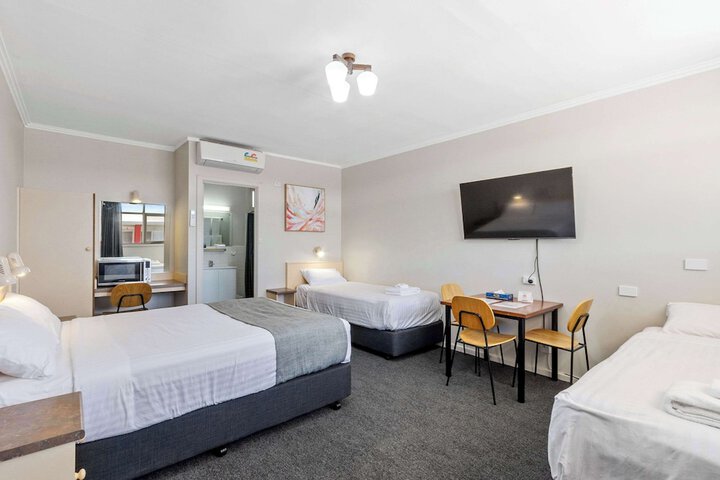 Room 3 of 27