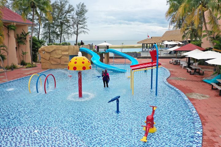 Hotel Pool