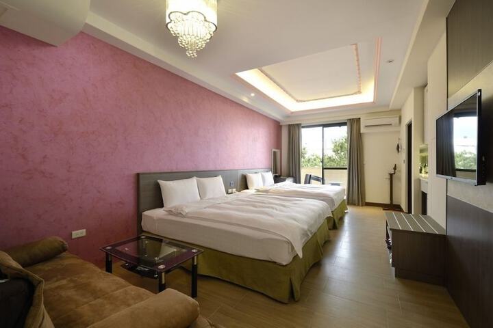Room 4 of 28