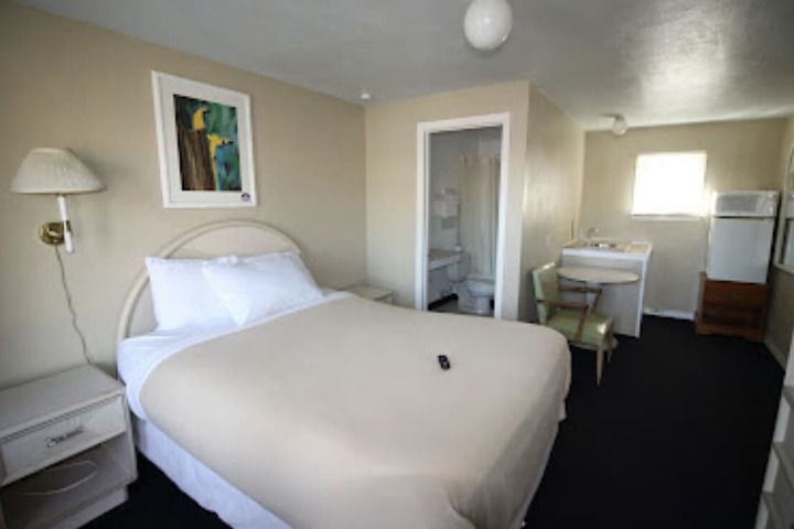 Room 7 of 16