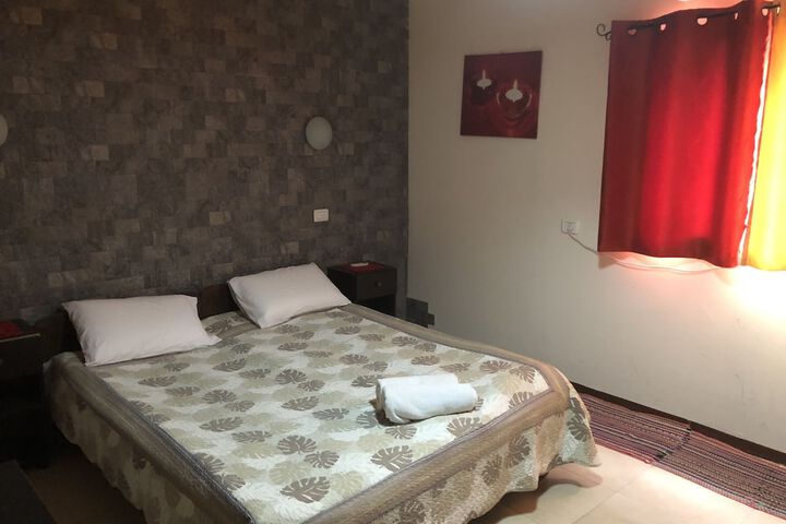 Room 6 of 50