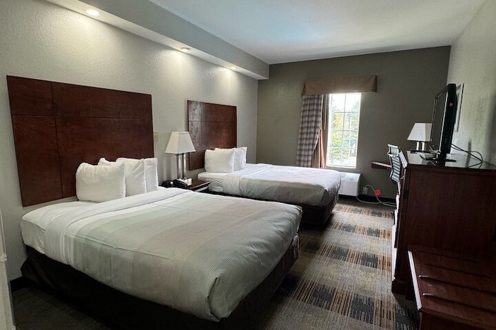 2 Double Beds (8 of 11)