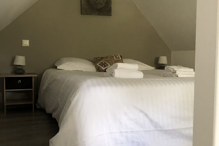 Room 7 of 32