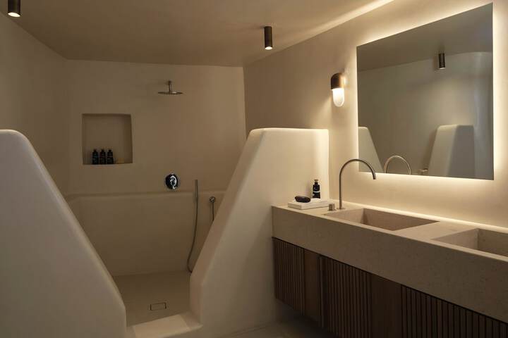 Room 121 of 203