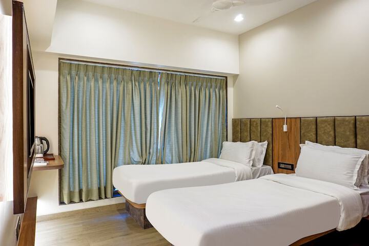 Room 27 of 100