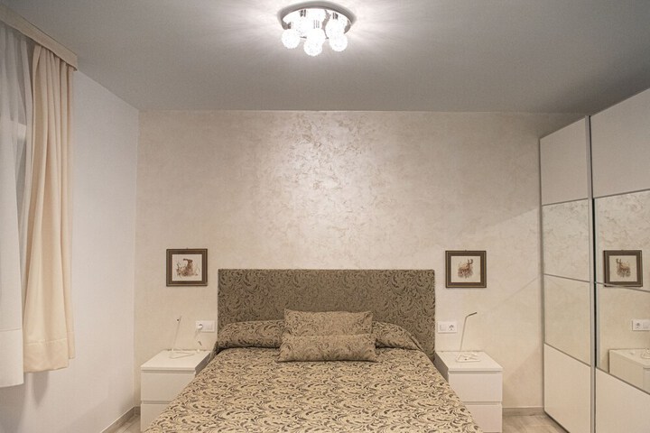 Room 7 of 49