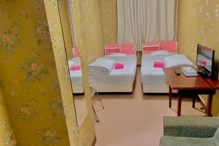 Room 22 of 48