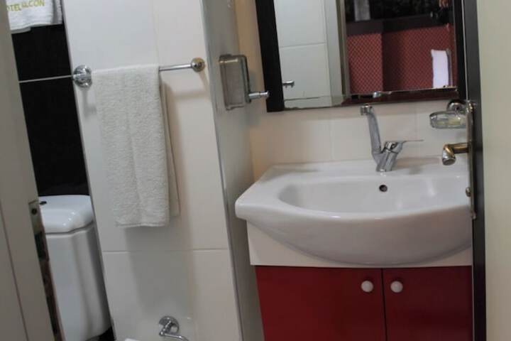 Room 20 of 33
