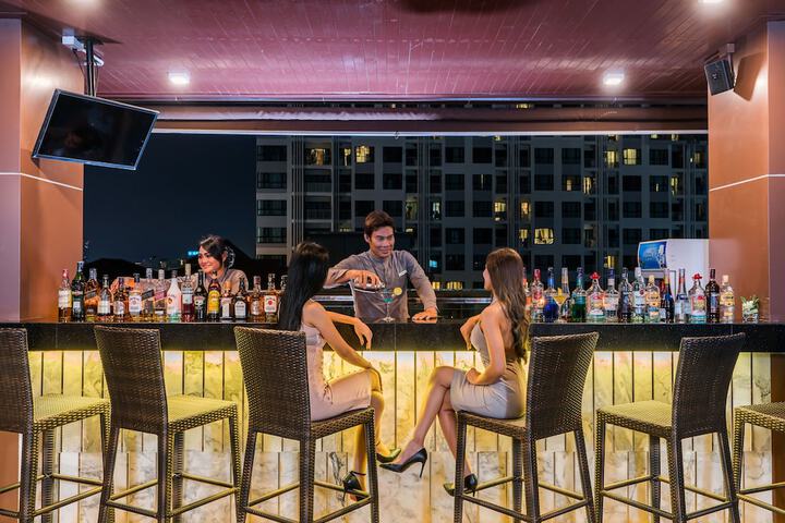 Lounge 106 of 116