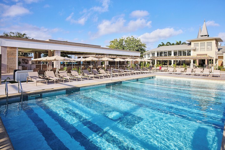 Hotel Pool