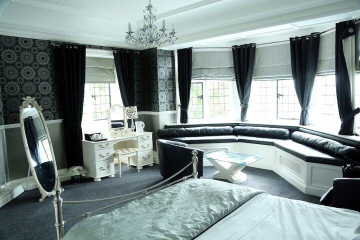 Room 11 of 48
