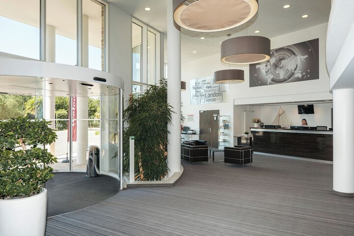Entrance & Lobby