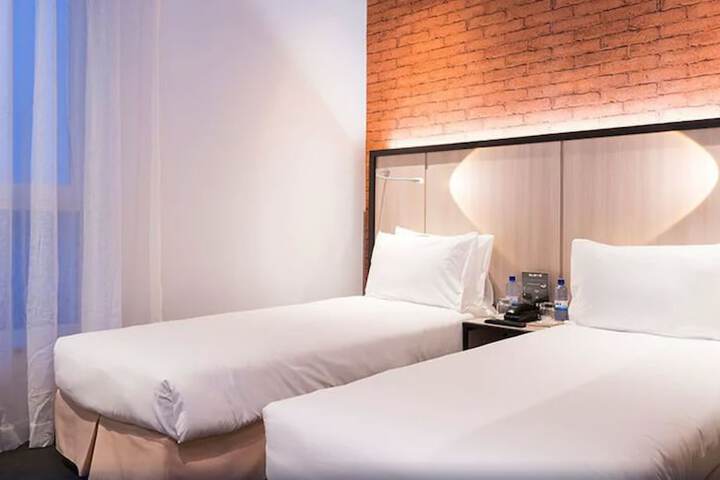 Room 9 of 30