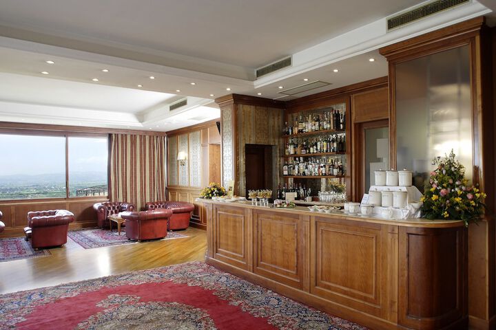 Lounge 49 of 71