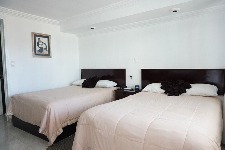 Room 4 of 12
