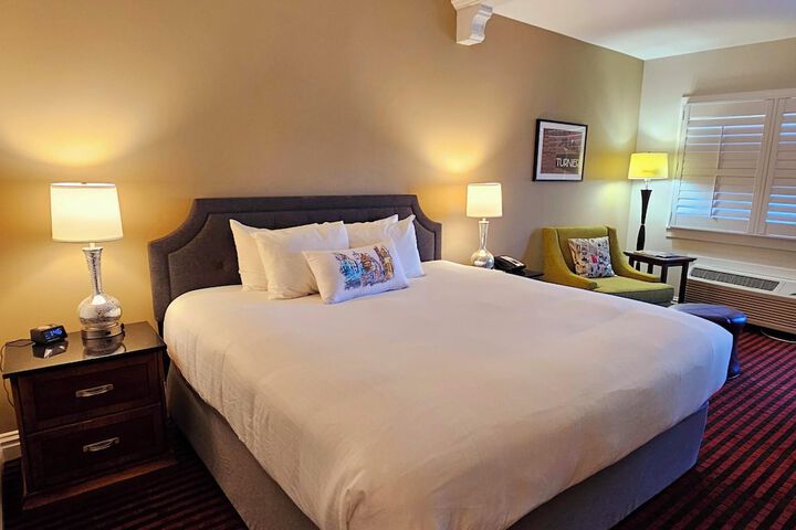Room 2 of 8