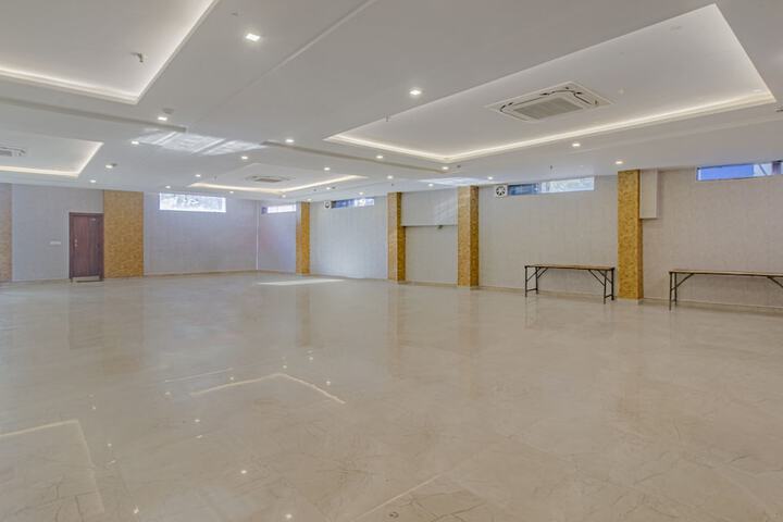 Ballroom/Hall 28 of 33