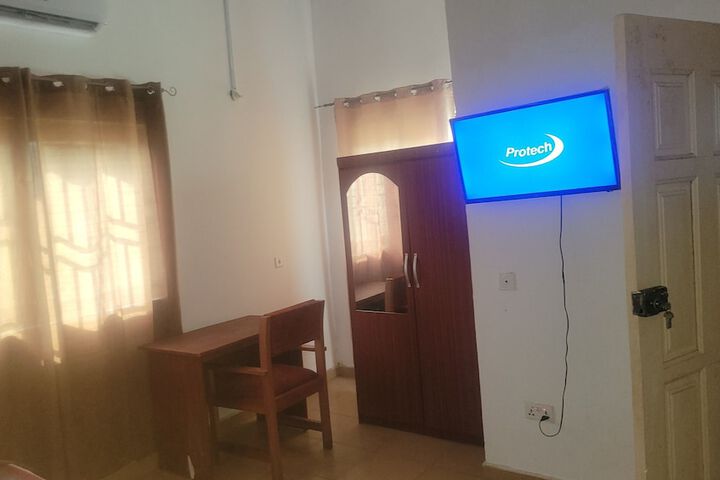 Room 3 of 7
