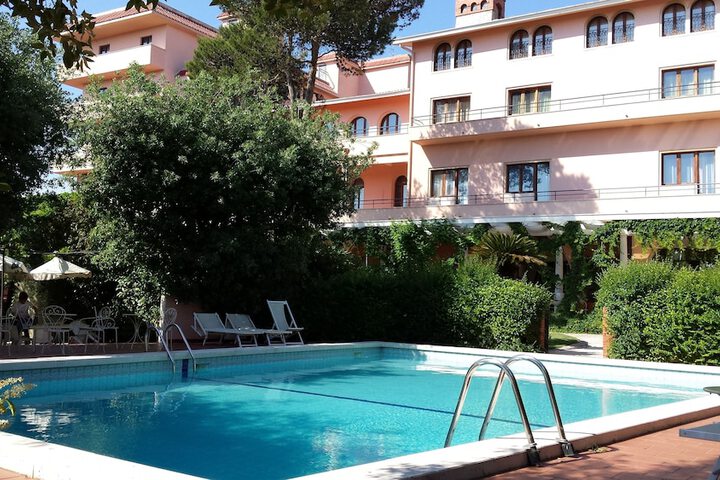 Pool Hotel