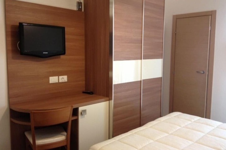 Room 28 of 49